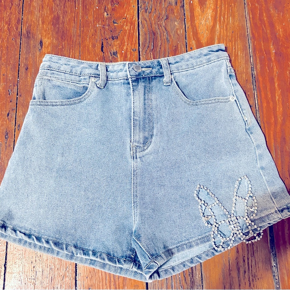 BNWT LADIES DENIM SHORTS SIZE MEDIUM